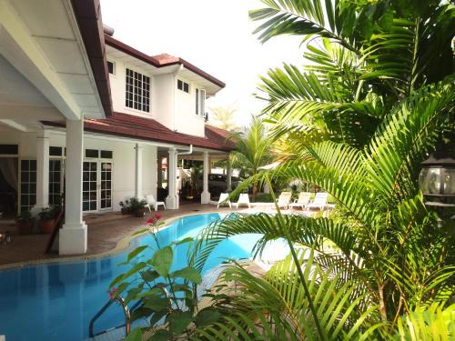 Rumah Putih B&B near KLIA