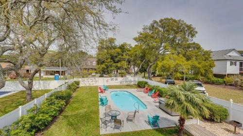 Runaway Bay - 3rd Row - Beach House - Crescent Beach