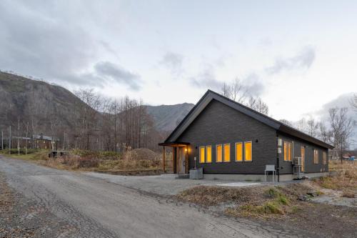 RuPow Lodge with air conditioner- walking distance to Rusutsu Resort