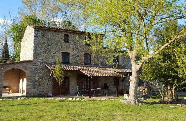 Alojamiento Rural. Alquiler íntegro, para grupos, entorno natural,coto de pesca.