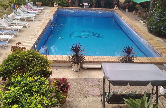 COMPLEJO RURAL CON PISCINA AL AIRE LIBRE EN EL BALCÓN DEL DELTA