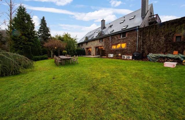 Casa rural de vacaciones en Jupille con piscina privada