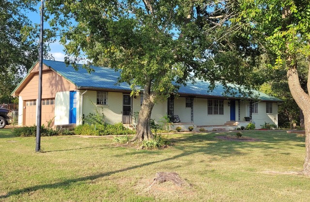 Rural Gem! Recently Remodeled and Redecorated 3/2/2 Farmhouse on 24 Acres
