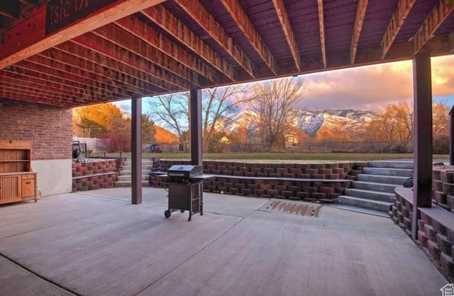 Rural Getaway 4-bedroom Basement Unit in Quiet Uintah