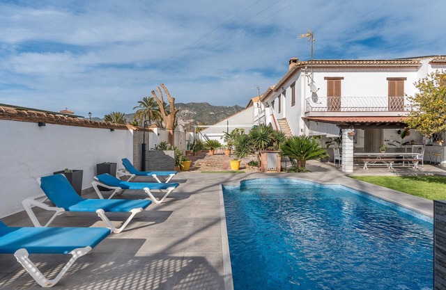 Casa rural 'Cortijo El Almimbral' con vistas a la montaña, piscina privada y Wi-Fi