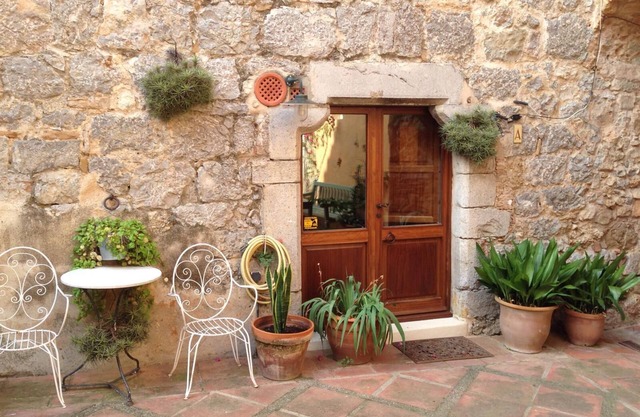 Casa Rural en pequeño pueblo, con jardin y piscina comunitaria