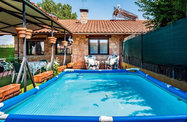 Casa rural 'La Casa Del Carpintero' con piscina privada, terraza privada y jardín privado