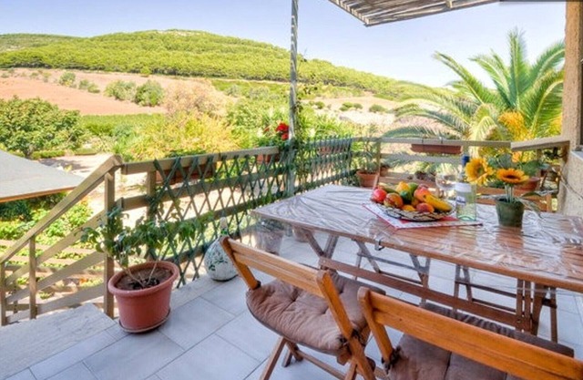 Casa rural con terraza. Entorno unico, cerca de las playas mas bonitas!