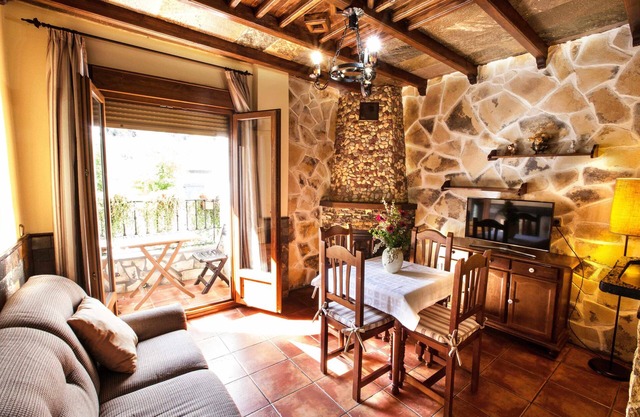 Aloj. rural Los Castaños 2 pers. con spa y piscina