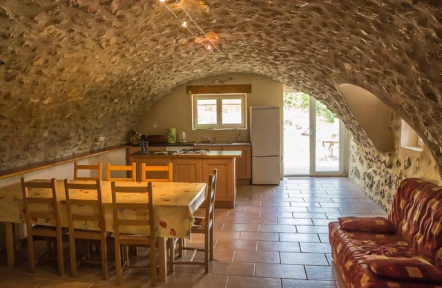 Casa rural, aislada, en el corazón de nuestros huertos de albaricoques.