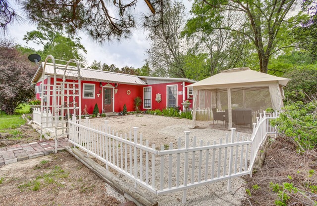 Rural Louisiana Vacation Rental w/ Fire Pit!