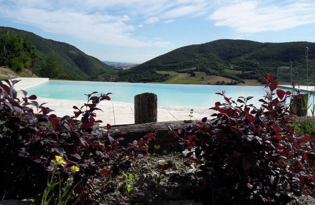 Campo Villa Marche enclavado en las colinas, con piscina privada, vistas al mar
