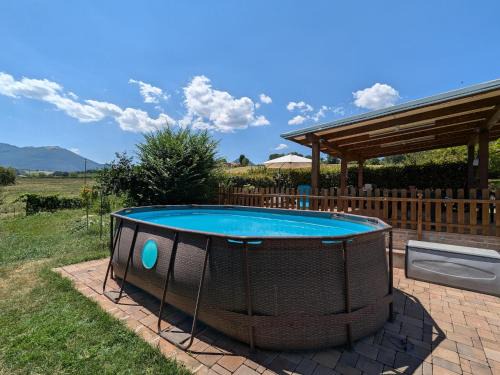 Rural Pool Escape in Matelica, cleaning included