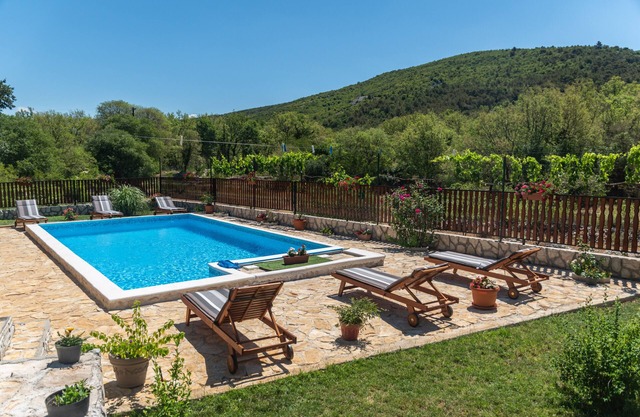 Casa rural con piscina en el campo de Šibenik