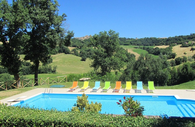 Villa rural con vistas a Gualdo y montañas, piscina privada, terraza en el techo