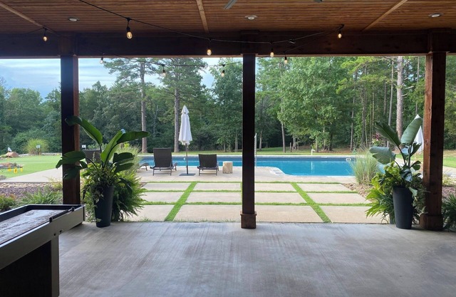 Russellville Eclipse Family Friendly with excellent outdoor living Space