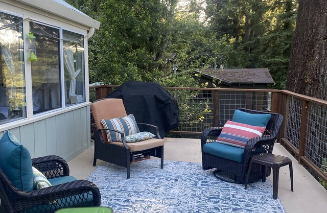 Russian Riverside Cottage in Healdsburg
