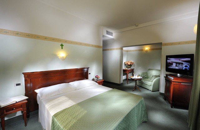 Russo Palace Hotel