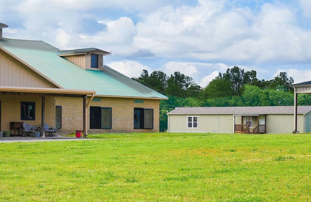 Rustic 2-bed/2-bath, Horse Ranch, HVAC, WiFi, Full kitchen, 5 min > town