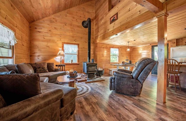 Rustic 3BR Cabin OFF-GRID Cabin