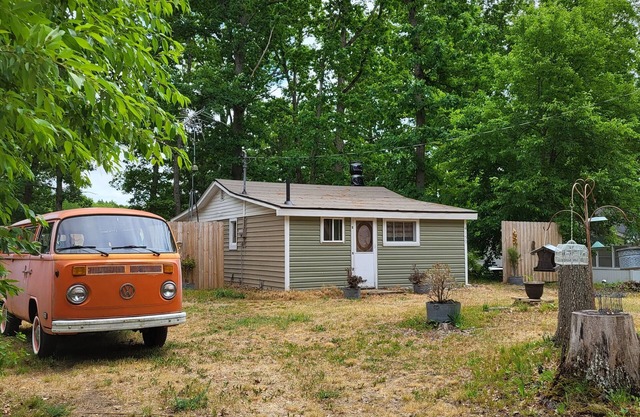 Rustic and Eclectic open floor Plan Cabin with Canal view In Cranberry lake 😋.