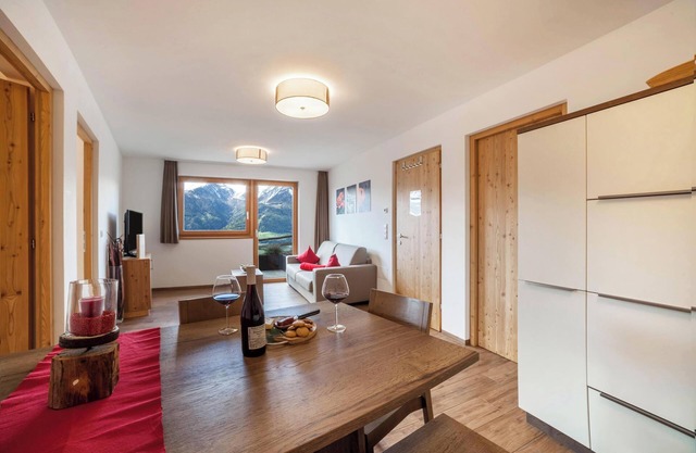 Apartamento rústico Vermoi en granja de montaña con terraza