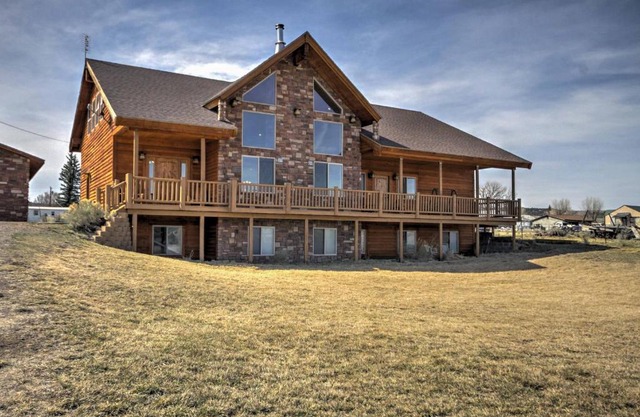 Rustic Bryce Canyon Home with Deck on Sevier River!