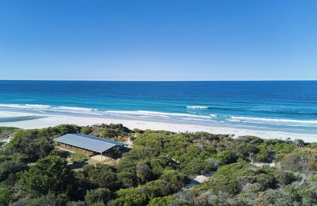 Rustic by the sea - Freycinet Holiday Houses