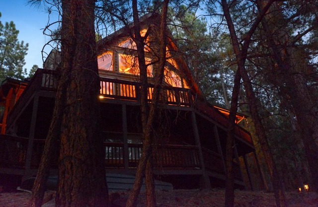 Rustic cabin on a 3/4 acre lot in Munds Park.