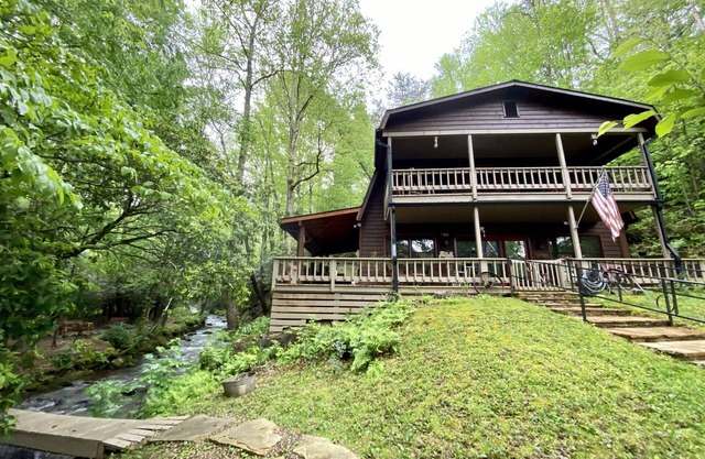 Linda cabaña Creekside!♥ ️
