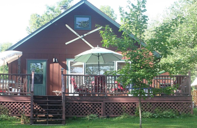 Rustic Cabin on Private Lake