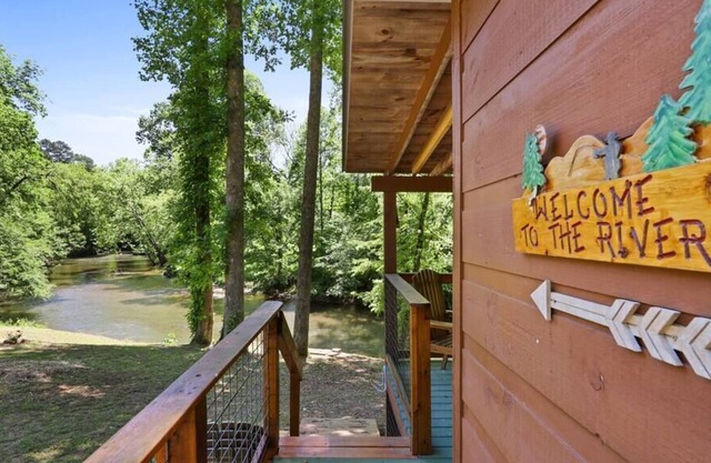 Rustic Cabin on the RIVER!