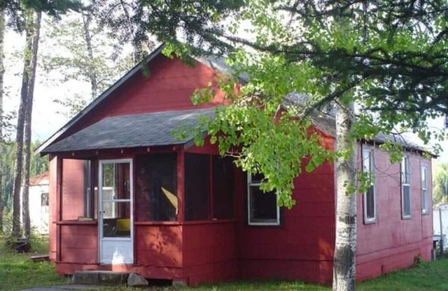Rustic cabins in Nakina, Ontario. Perfect for ATV/UTV groups or Fishing Trips.