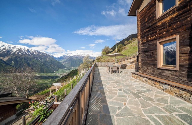 Chalet rústico Flatsch en granja de montaña con terraza