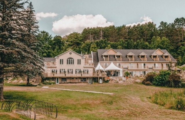 Rustic chalet for 100 people