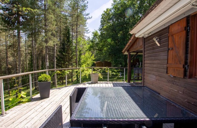 Chalet rústico en el corazón del Perigord Negro con terraza y confort incluido