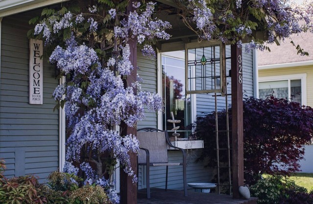 Rustic Charmer in Port Angeles by Olympic National Park