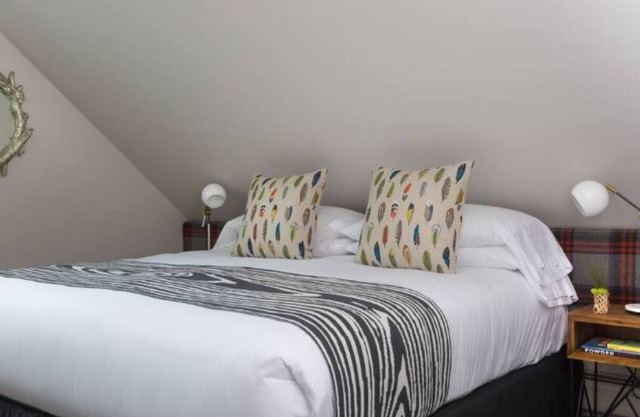 Rustic-Chic Double Room Perfect for Skiing Adventures Near Rentals