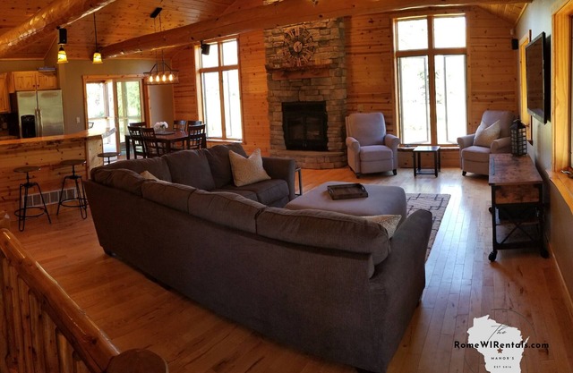 Rústico Chic Vacation Home Steps a Lake Camelot y Minutes to Sand Valley Golf!