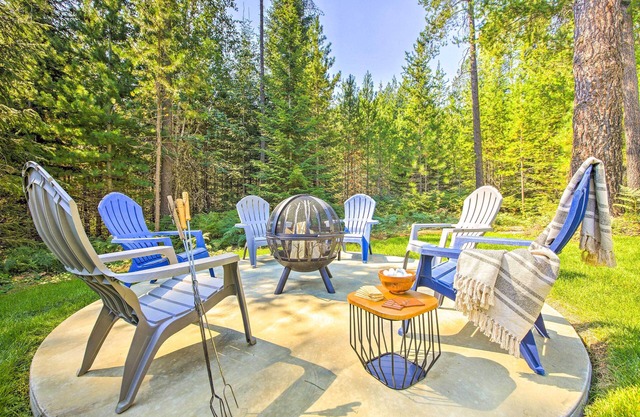 Rustic-Chic Woodland Hideaway w/ Hot Tub!