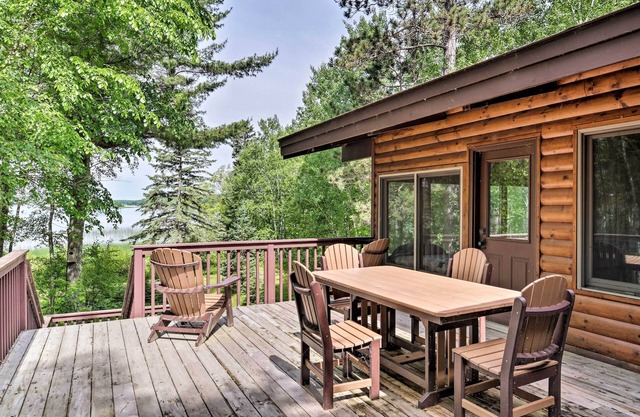 ¡NUEVO! Cabaña en Island Lake w / Pvt Beach & Dock!