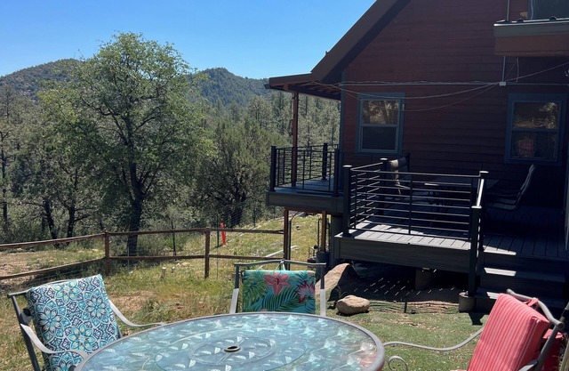Rustic Crown King Cabin Pet Friendly -Large secluded fenced in yard