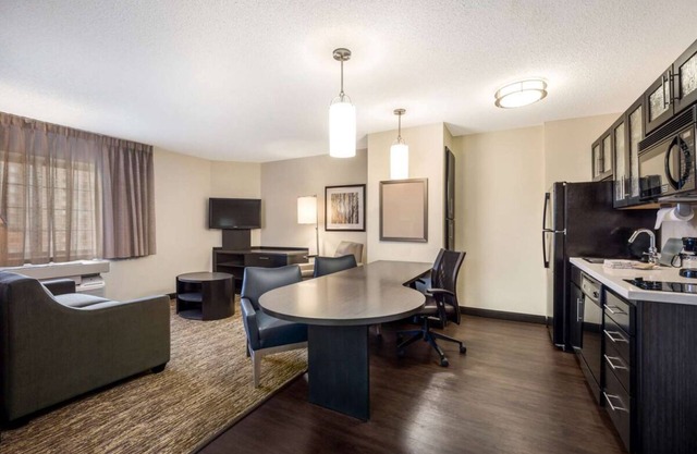 Rustic Elegance in the Heartland! 2 Modern Units, Full Kitchen, Pets Allowed!