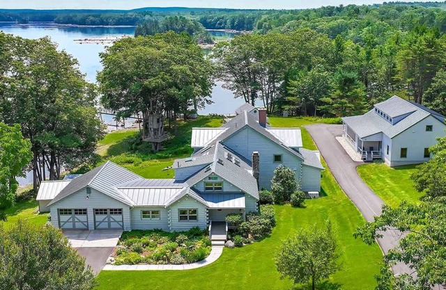 Rustic Elegance in Premier Pastoral Waterfront Setting, Main House. Kayaks, too!
