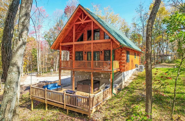 Rustic Elegance with Hot Tub, Game Room, and pets welcome!