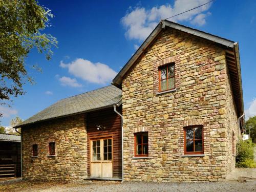 Rustic holiday home in Halleux