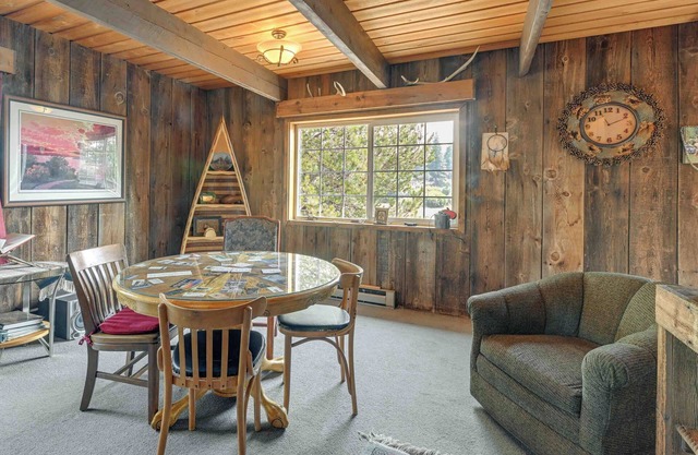 Rustic Home w/ Deck & Grills on Williamson River!