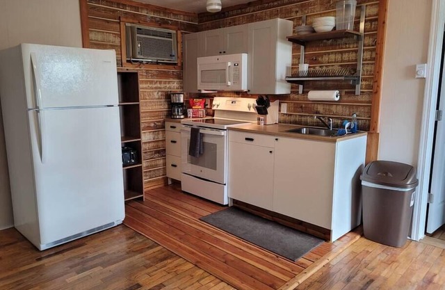 Rustic Hook Lodge, Steelhead Suite