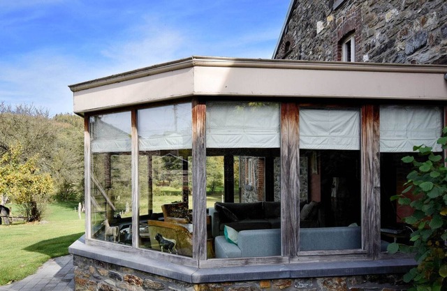 Casa de vacaciones vintage en Vielsalm con Manicured Jardín