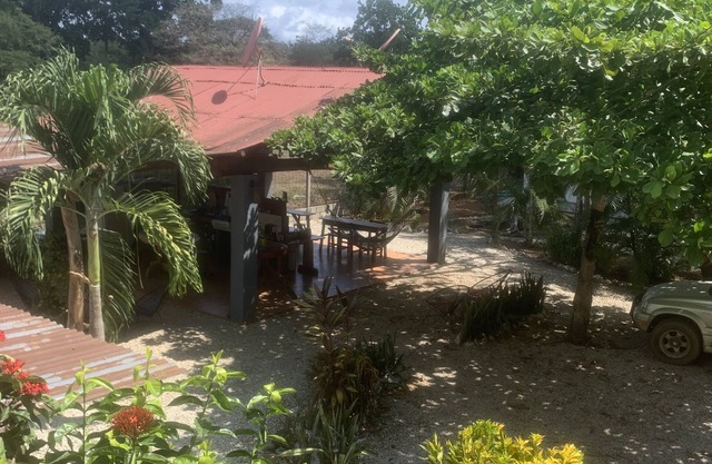Rustic jungle lodge in a tranquil garden setting - Room 5 Family room